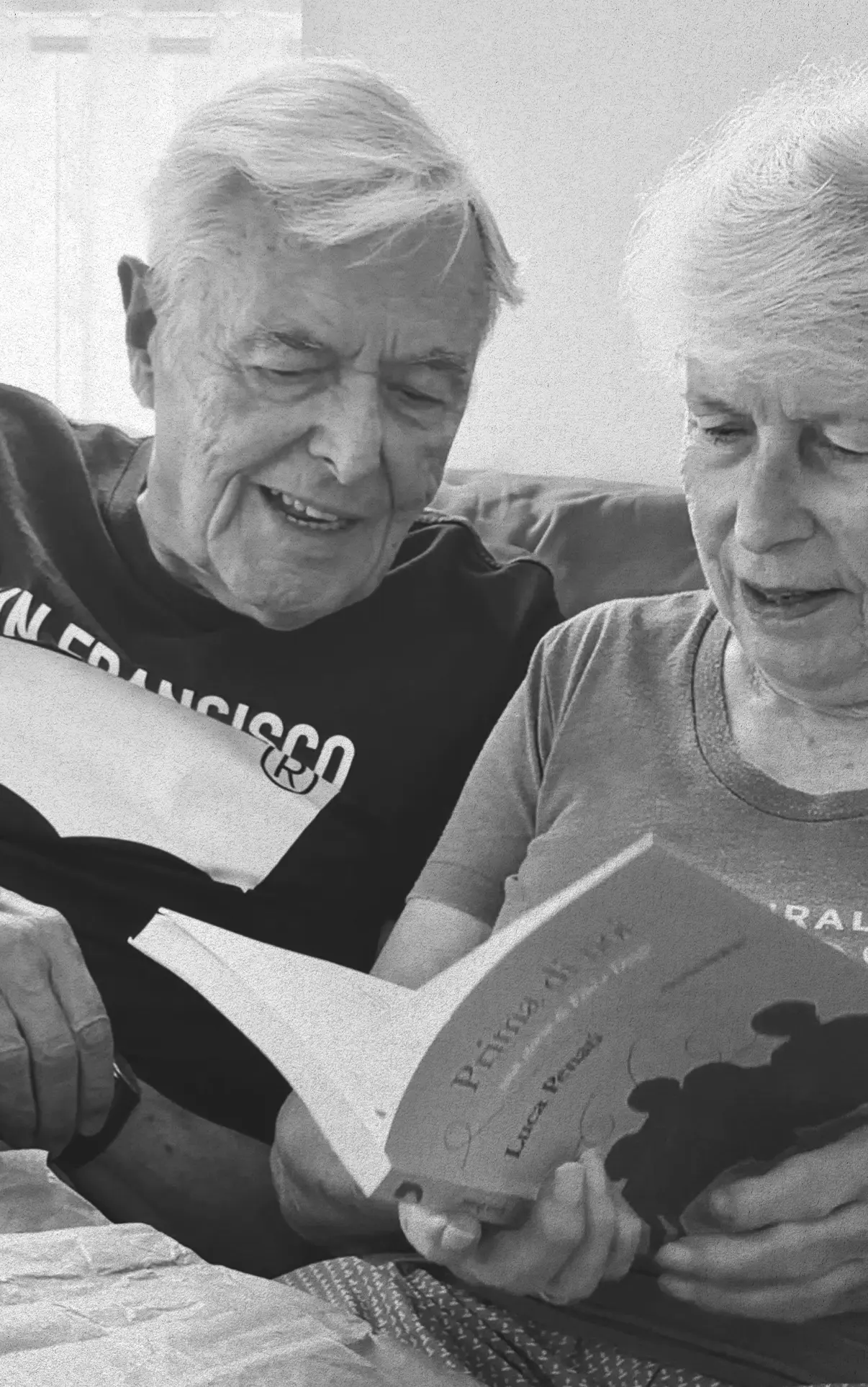 Etta e Diego vedono il libro per la prima volta Etta e Diego vedono il libro per la prima volta